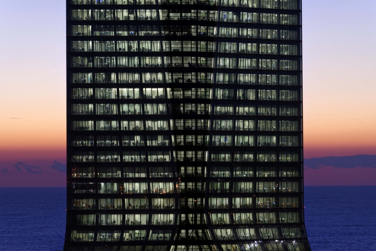 2011 : Ouverture de la tour CMA CGM. Architecte Zaha Hadid