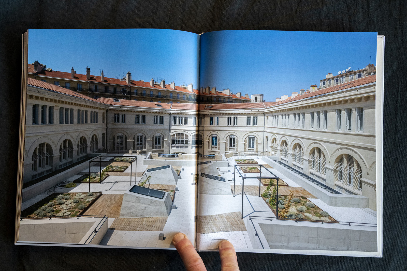 Ouvrage La Poste Colbert Histoire d'une renaissance, éditions Flammarion.