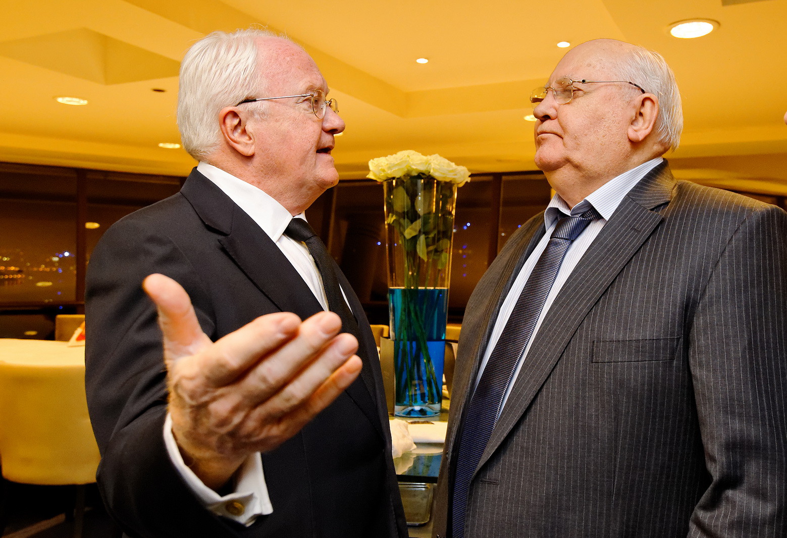 Entretien entre Michel Vauzelle président de la région PACA et Mikhaïl Gorbatchev ancien dirigeant de l'URSS (1985 -1991), Marseille 2012