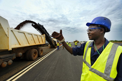 Travaux d'agrandissement de l'aéroport de Bamako au Mali pour le groupement Sogéa Satom   Fayat. Juin 2012