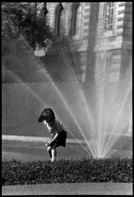 ''Qu'est ce que tu as fait des ailes que l'on t'a donné ?'' Saulay. Jardin du Palais Lonchamps, Marseille 1990.