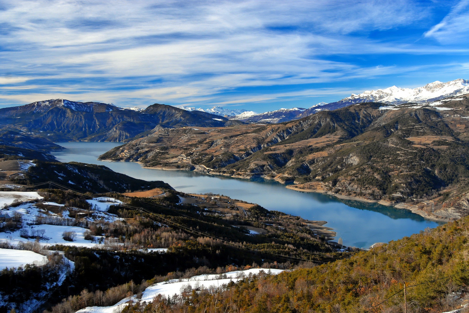 Le lac de Serre Ponçon (05) janvier 2009. Pour le Conseil Régional Alpes Cote d'Azur